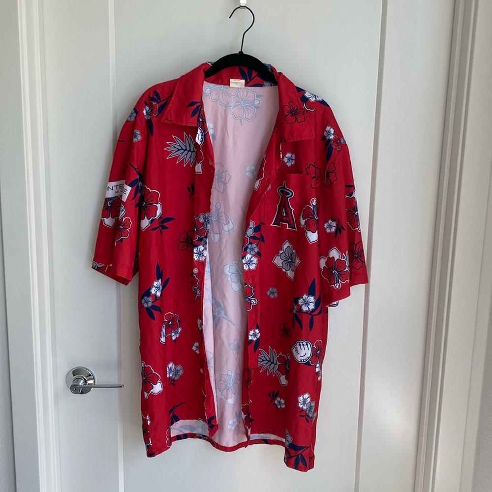 Los Angeles Angels of Anaheim Red Hawaiian Floral Button Down Short Sleeve Top